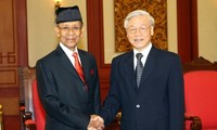 Der König von Malaysia trifft vietnamesische Spitzenpolitiker