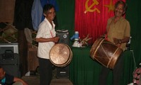 Trommeltanz zu zweit der Volksgruppe Cham H’roi