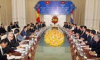 Premierminister Nguyen Tan Dung tagt mit seinem kambodschanischen Amtskollegen Hun Sen