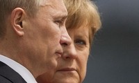 Putin und Merkel führen Telefongespräch über die Unruhen in der Ostukraine