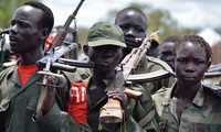 Verfeindete Parteien im Südsudan einigen sich auf Bildung einer Übergangsregierung 