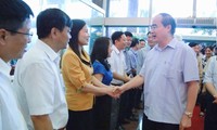 Der Vorsitzende der Vaterländischen Front Nguyen Thien Nhan besucht Quang Ninh