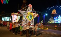 Der riesige Laternenumzug zum Mondfest in der Provinz Tuyen Quang