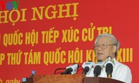 KPV-Generalsekretär Nguyen Phu Trong trifft Wähler in Hanoi