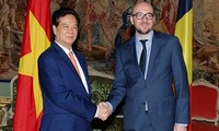 Gespräch des Premierministers Nguyen Tan Dung mit seinem belgischen Amtskollegen Charles Michel