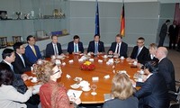 Premierminister Nguyen Tan Dung trifft den deutschen Bundestagspräsidenten 