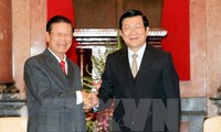 Staatspräsident Truong Tan Sang empfängt den laotischen Vize-Premierminister Somsavad Lengsavath