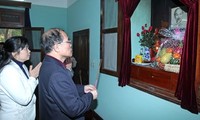 Parlamentspräsident Nguyen Sinh Hung besucht die Gedenkstätte des Präsidenten Ho Chi Minh