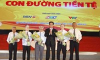 Premierminister Nguyen Tan Dung nimmt an Kunstprogramm in Ho Chi Minh Stadt teil