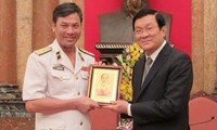Staatspräsident Truong Tan Sang trifft vorbildliche Vertreter der Marine