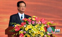 Der Premierminister nimmt an Feier zum 40. Jahrestag der Vereinigung des Landes in Hau Giang teil 
