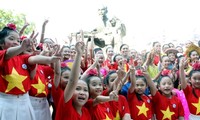 Verlegen der Ho Chi Minh-Statue zum Kinderhaus in Ho Chi Minh Stadt