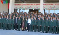 Vize-Parlamentspräsidentin Tong Thi Phong trifft Delegation der Generalversammlung der Armee 