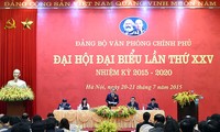 Premierminister Nguyen Tan Dung nimmt an Parteisitzung des Regierungsbüros teil