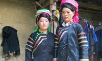 Die Pu Peo bewahren ihre traditionellen Trachten