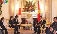 KPV-Generalsekretär Nguyen Phu Trong trifft den japanischen Kaiser Akihito