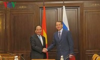 Premierminister Nguyen Xuan Phuc trifft den russischen Duma-Vorsitzenden