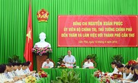 Premierminister Nguyen Xuan Phuc tagt mit Verwaltern der Provinz Can Tho