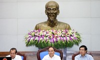 Premierminister Nguyen Xuan Phuc fordert, das sozialwirtschaftliche Ziel zu erreichen