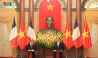 Der französische Präsident François Hollande beendet erfolgreich seinen Besuch in Vietnam