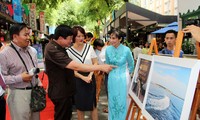 Eröffnung der Presseausstellung “Truong Sa -Wir kommen”