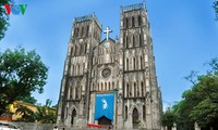 Leiterin der Volksaufklärungsabteilung besucht Erzbistum Hanoi
