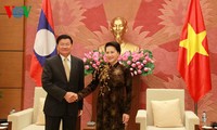 Parlamentspräsidentin Nguyen Thi Kim Ngan empfängt den laotischen Premierminister Thongloun Sisoulit