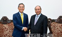 Premierminister Nguyen Xuan Phuc empfängt den Vorsitzende des Finanzkonzerns KB Kookmin