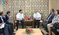 Außenminister Pham Binh Minh triff seine Amtskollegen von den Philippinen und Indonesien