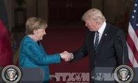 Deutsche Bundeskanzlerin und US-Präsident beim ersten Treffen