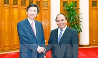 Premierminister Nguyen Xuan Phuc empfängt den südkoreanischen Außenminister 