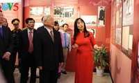 KPV-Generalsekretär Nguyen Phu Trong nimmt an Fotoausstellung über KPV-Generalsekretär Le Duan teil