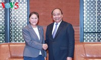 Premierminister Nguyen Xuan Phuc empfängt die laotische Parlamentspräsidentin Yathoutu