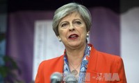 Premierministerin Theresa May behält die wichtigsten Minister