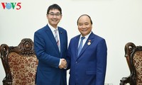 Premierminister Nguyen Xuan Phuc empfängt den Sonderberater des japanischen Premierministers