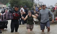 Nach dem Sturm Harvey verhängt Houston Ausgangssperre
