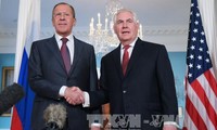 Außenminister aus den USA und Russland debattieren Maßnahmen für Unruhen-Herde der Welt