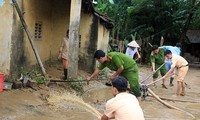 Bewohner stabilisieren das Leben nach Taifun und Fluten