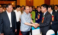 Premierminister Nguyen Xuan Phuc führt Gespräch mit Bauern