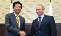 Japanischer Premierminister besucht Russland