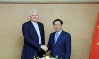 Vize-Premierminister Vuong Dinh Hue tagt mit dem Vorsitzenden von Clermont Group