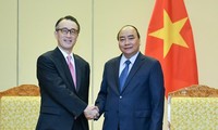 Premierminister Nguyen Xuan Phuc empfängt den Direktor der japanischen Bank MUFG