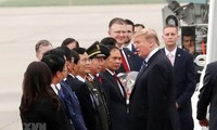 US-Präsident Donald Trump verlässt Vietnam 
