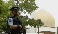 Australische Polizisten untersuchen den Wohnort des Täters der Schießerei in Neuseeland