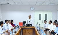 Premierminister Nguyen Xuan Phuc besucht Krankenhaus Dong Nai