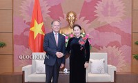 Parlamentspräsident Nguyen Thi Kim Ngan empfängt den italienischen Außenminister 