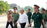 Premierminister Nguyen Xuan Phuc überprüft die Restaurierung des Ho Chi Minh Mausoleums