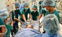 Internationale Medien berichten über die Operation zur Trennung der siamesischen Zwillinge in Vietnam
