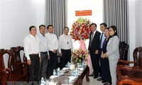 Die Leiter der Zentralabteilung für Öffentlichkeitsarbeit besuchen Gläubige in der Provinz Binh Thuan