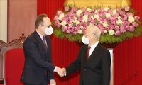 KPV-Generalsekretär Nguyen Phu Trong empfängt den russischen Botschafter in Vietnam